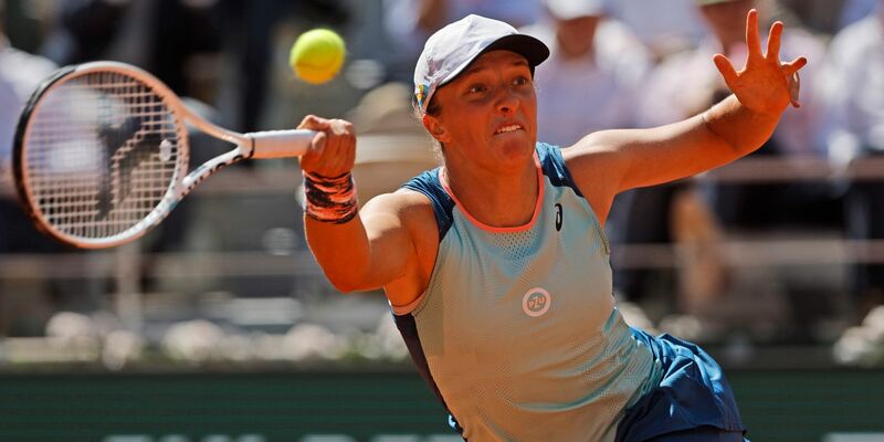 Konnte ein frühes Aus in Paris verhindern: Iga Swiatek. - Foto: Jean-Francois Badias/AP/dpa