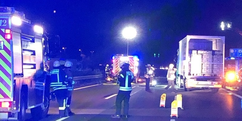 POL-DU: Alt-Homberg: LKW geht in Flammen auf - Foto: presseportal.de