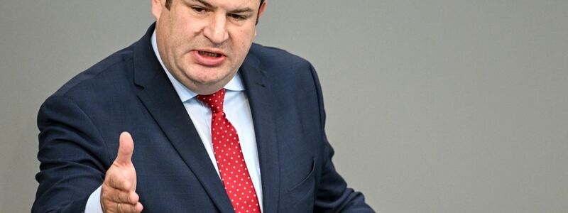 Bundesarbeitsminister Hubertus Heil (SPD) bei einer Debatte im Bundestag. - Foto: Britta Pedersen/dpa