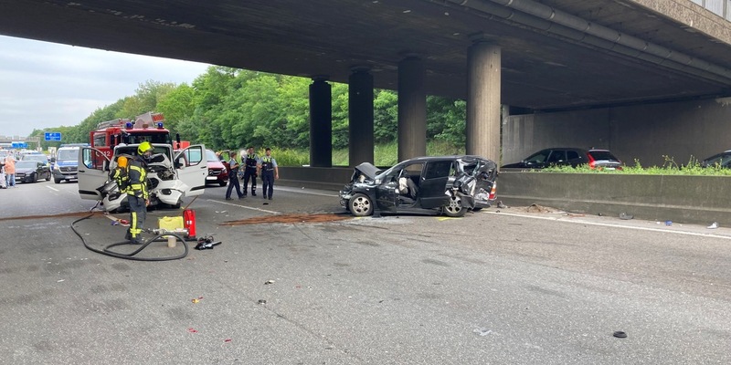 FW-BOT: Eingeklemmte Person auf der Autobahn - Foto: presseportal.de