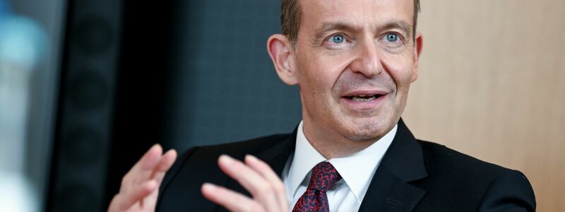 Bundesverkehrsminister Volker Wissing will das Deutschlandticket rasch einführen. - Foto: Britta Pedersen/dpa
