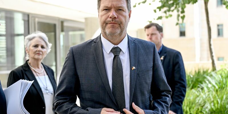 Wirtschaftsminister Robert Habeck: Zum Monatswechsel sind in Deutschland mehrere Kohlekraftwerke endgültig stillgelegt worden. - Foto: Britta Pedersen/dpa