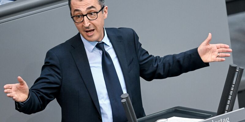 «Nachhaltig wirtschaften muss sich lohnen», sagt Bundesagrarminister Cem Özdemir (Grüne). - Foto: Britta Pedersen/dpa