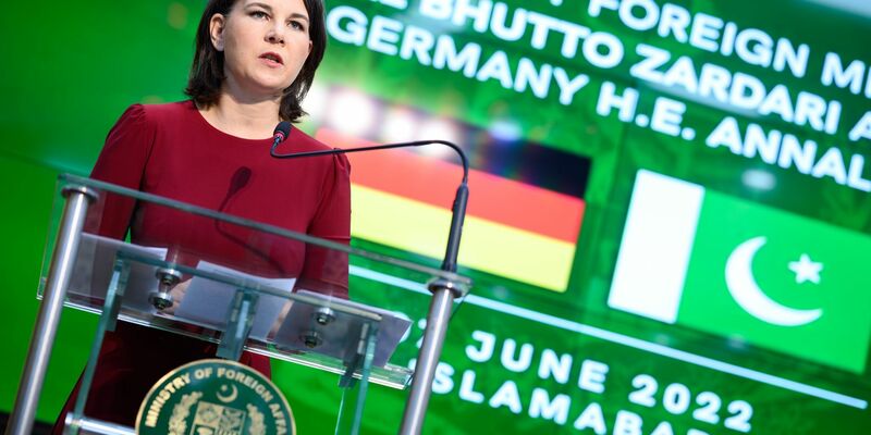 Außenministerin Annalena Baerbock spricht zur Eröffnung der Konferenz der Leiterinnen und Leiter deutscher Auslandsvertretungen im Auswärtigen Amt. - Foto: Bernd von Jutrczenka/dpa