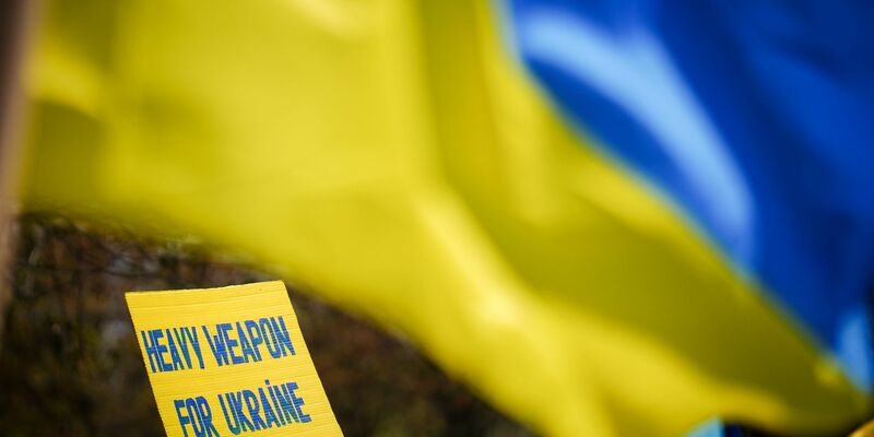 Welcher Weg führt aus dem Ukraine-Krieg heraus? Die deutschen Parteien sind sich uneins. (Archivbild) - Foto: Kay Nietfeld/dpa