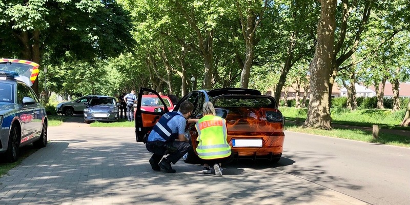 POL-PDLD: Intensive Schwerlastverkehrskontrolle auf der B272 - Polizei erhöht Druck zur Verbesserung der Verkehrssicherheit - Foto: presseportal.de