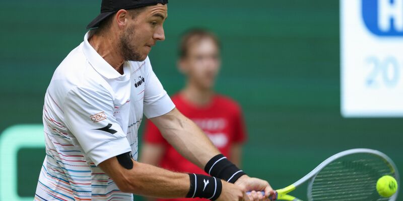 Muss für Wimbledon passen: Jan-Lennard Struff. - Foto: Friso Gentsch/dpa