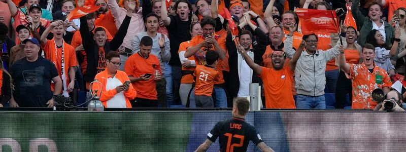 Die Niederländer retteten sich mit dem 2:2 Ausgleich in der letzten Minute in die Verlängerung. - Foto: Peter Dejong/AP/dpa