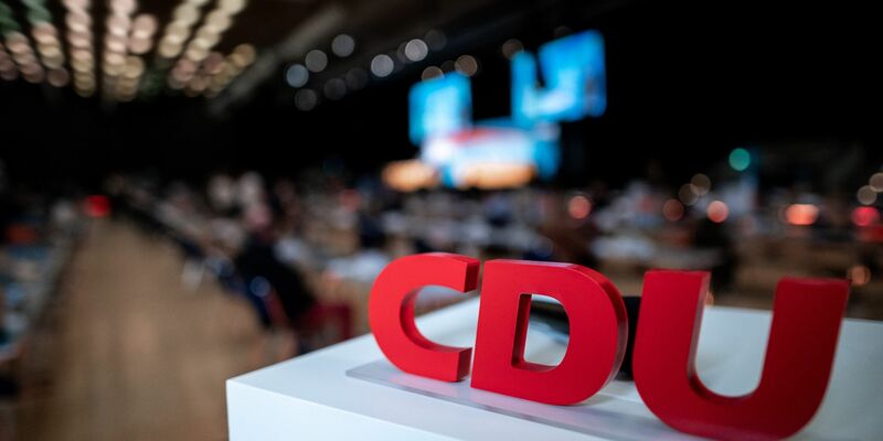 Der Entwurf für das neue CDU-Grundsatzprogramm argumentiert, der Kampf gegen Extremismus gelte denen, die Hass und Gewalt schürten und eine islamistische Ordnung anstrebten. - Foto: Fabian Strauch/dpa
