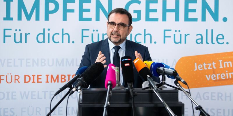 Bayerns Gesundheitsminister Klaus Holetschek will einen stärkeren Fokus auf Long-Covid-Erkrankte legen. - Foto: Sven Hoppe/dpa