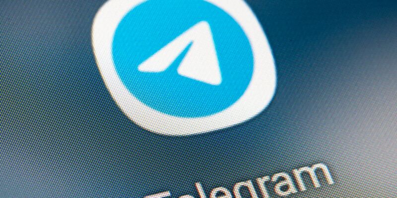 Die Justiz in Spanien hat die Nachrichten-App Telegram vorübergehend landesweit gesperrt. - Foto: Fabian Sommer/dpa