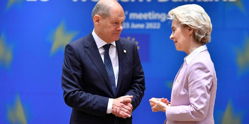 Bundeskanzler Scholz berichtet, dass er viel gelernt habe in seiner EU-Zeit. - Foto: Geert Vanden Wijngaert/AP/dpa