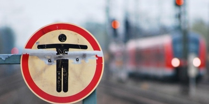 BPOL-KS: Gleisspringer sorgt für Verspätungen - Foto: presseportal.de