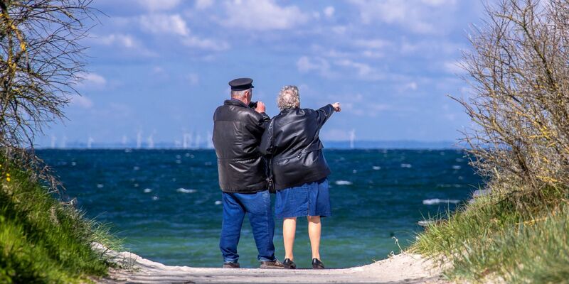 Gute Aussichten für Rentnerinnen und Rentner - doch reicht das Geld? (Archivbild) - Foto: Jens Büttner/dpa-Zentralbild/dpa