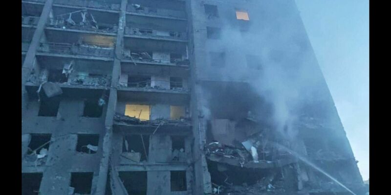 Ukrainische Rettungskräfte in Odessa nach einem russischen Angriff. (Archiv) - Foto: Uncredited/Ukrainian Emergency Service/AP/dpa