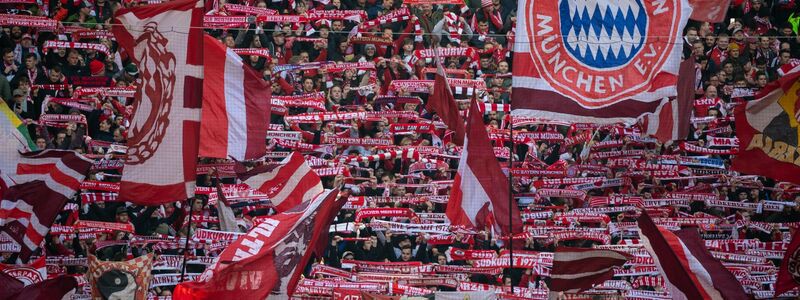 Zahlreiche Fans kamen in München auf den Marienplatz. - Foto: Sven Hoppe/dpa