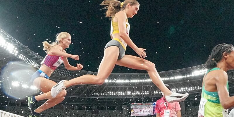 Gesa Krause freut sich über EM-Silber über 3000 Meter Hindernis. - Foto: Michael Kappeler/dpa