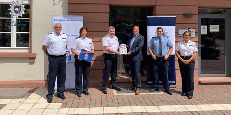 POL-OF: Langenselbold für starkes Sicherheitsengagement mit KOMPASS-Sicherheitssiegel ausgezeichnet - Foto: presseportal.de