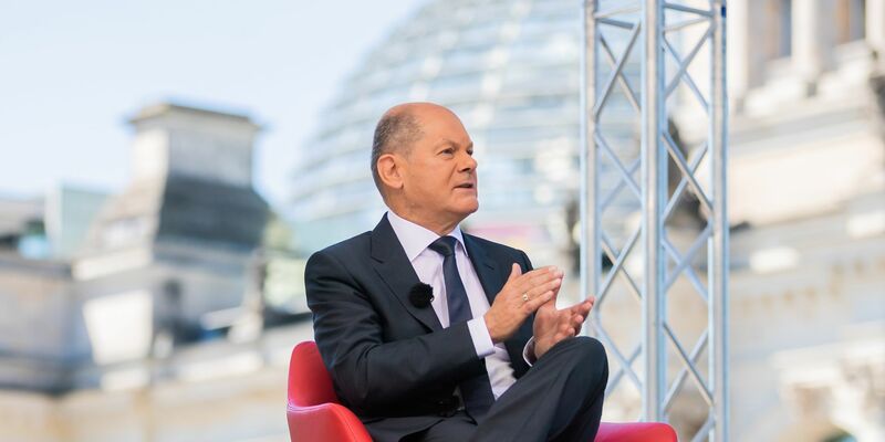 Kanzler Olaf Scholz muss in der Ampel-Koalition zwischen FDP und Grünen vermitteln. - Foto: Christoph Soeder/dpa