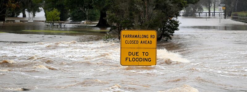 Das Hochwasser fließt durch Yarramalong und schneidet die Stadt an der Central Coast nördlich von Sydney ab. - Foto: Jeremy Piper/AAP/dpa