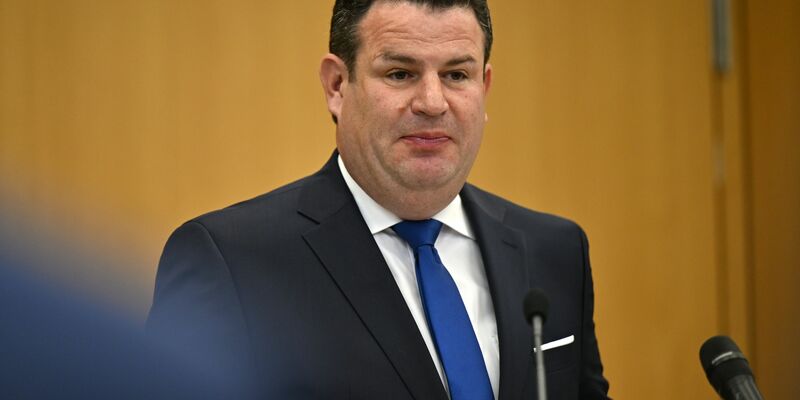 Der Bundesarbeitsminister fordert, dass alle Standorte gesichert werden. (Archivbild) - Foto: Martin Schutt/dpa