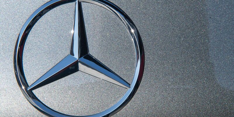 Mercedes-Benz beschäftigt bei den konzerneigenen Niederlassungen etwa 8000 Menschen in rund 80 Betrieben. - Foto: Sebastian Gollnow/dpa