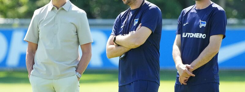 Hat weiter die Rückendeckung seines Präsidenten: Hertha-Coach Sandro Schwarz. - Foto: Soeren Stache/dpa