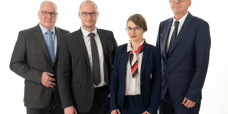  - Foto: © Axmann & Engling Steuerberatungsgesellschaft mbH - Vier Steuerberater sorgen für eine sorgenfreie Unternehmensnachfolge.