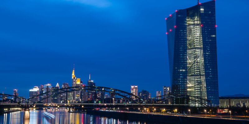 Die EZB hält den Leitzins im Euroraum bei 4,5 Prozent. - Foto: Boris Roessler/dpa