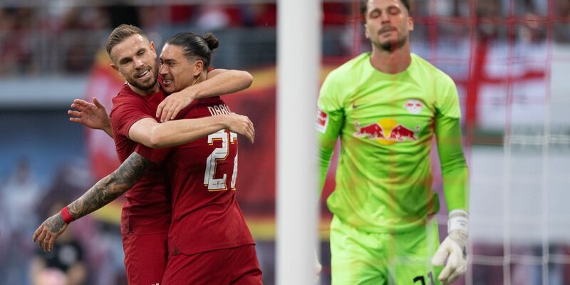 Xavi Simons (r.) könnte für Leipzig zum Unterschiedsspieler gegen Liverpool werden. - Foto: Hendrik Schmidt/dpa