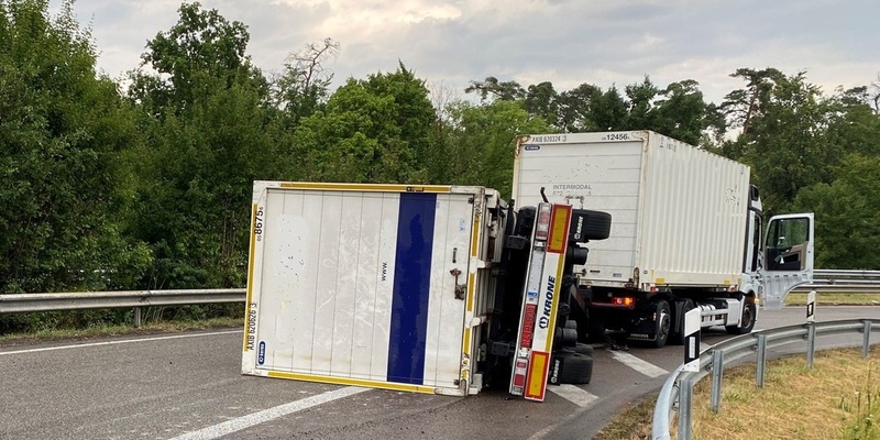 POL-SE: BAB 23 / Rellingen - Lkw-Fahrer legt auf Beschleunigungsstreifen eine Pause ein und ist nicht fahrtüchtig - Foto: presseportal.de