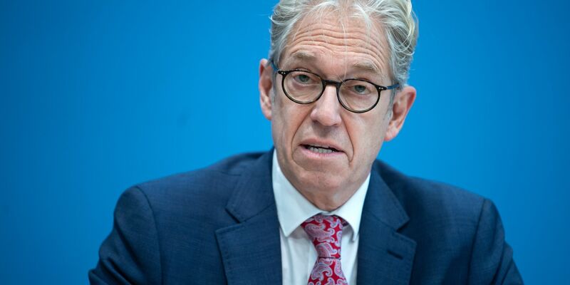 «Noch immer werden viel zu viele Behandlungen stationär erbracht und Versichertengelder verschleudert»: Andreas Gassen. - Foto: Bernd von Jutrczenka/dpa