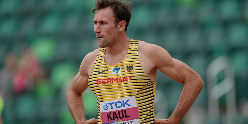 Kommt nach fünf Disziplinen auf 4.139 Punkten: Niklas Kaul. - Foto: Michael Kappeler/dpa