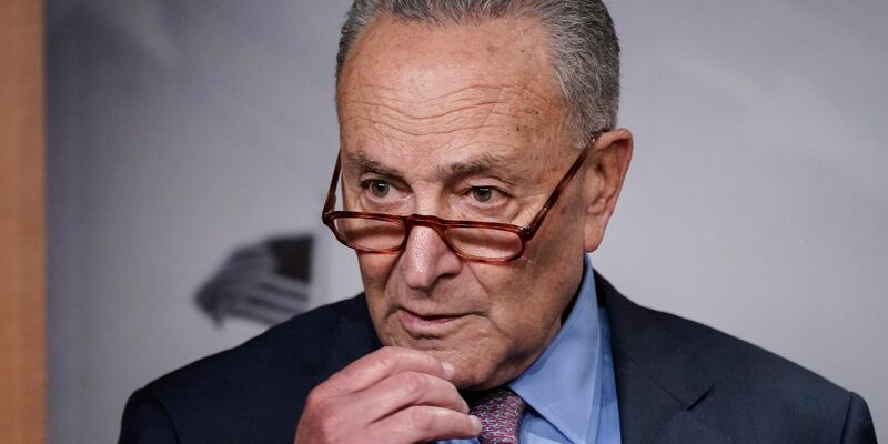 Nach einigem Widerstand gegen einen Haushaltsentwurf der Republikaner lenkt der demokratische Minderheitsführer im Senat, Chuck Schumer, nun ein. (Archivbild) - Foto: J. Scott Applewhite/AP/dpa