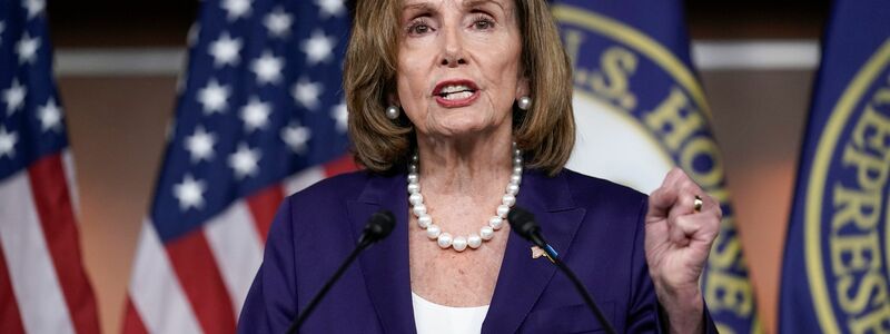 Die demokratische Spitzenpolitikerin Nancy Pelosi ist eine enge Vertraute Bidens. (Archivbild) - Foto: J. Scott Applewhite/AP/dpa