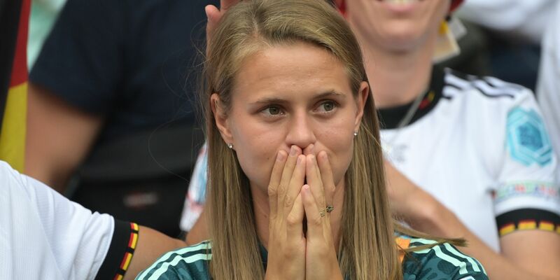 Beidfüßig und flink an den Gegenspielerinnen vorbei: Klara Bühl. - Foto: Sebastian Christoph Gollnow/dpa