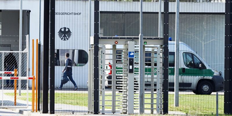 Ein Landgericht hatte Beschlüsse in einem Fall für nichtig erklärt, weil das individuelle Recht eines jeden Wohnungseigentümers auf persönliche Teilnahme an einer Eigentümerversammlung verletzt worden sei. Nun befasst sich der Bundesgerichtshof (BGH) mit der Sache. - Foto: Uli Deck/dpa