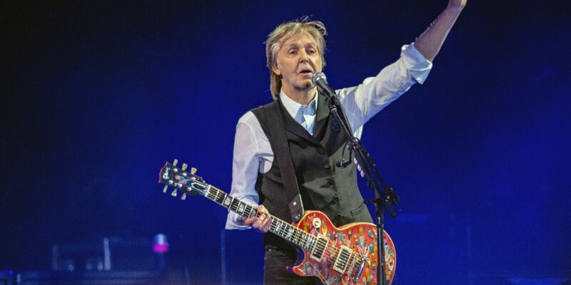 In einer BBC-Sendung erinnert Paul McCartney an Buddy Holly und seinen Einfluss auf die Beatles. - Foto: Joel C Ryan/Invision via AP/dpa