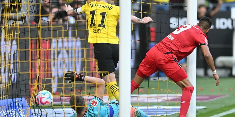 Fühlt sich an Corona-Zeiten erinnert: Dortmunds Felix Nmecha. - Foto: Bernd Thissen/dpa