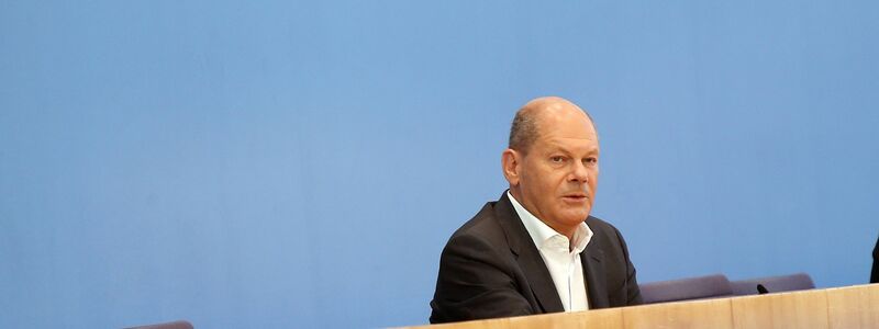 Bundeskanzler Olaf Scholz (SPD) spricht in der Bundespressekonferenz während der Sommer-Pressekonferenz über Themen der Innen-und Außenpolitik. - Foto: Wolfgang Kumm/dpa