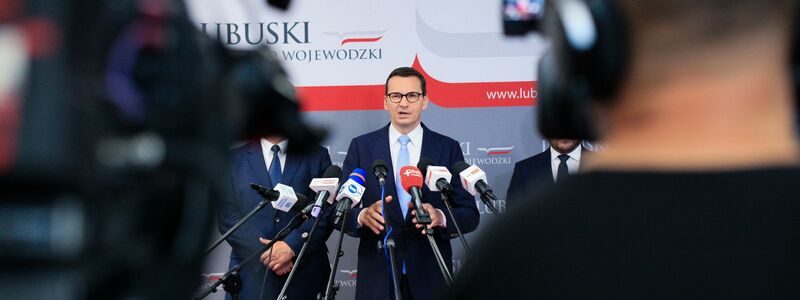 Der polnische Ministerpräsident Mateusz Morawiecki: «Wir wollen die Schuldigen finden und die Täter des Umweltverbrechens bestrafen.» - Foto: Lech Muszynski/PAP/dpa
