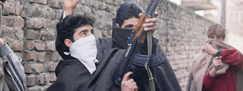 Junge muslimische Separatisten im Jahr 1990 in Srinagar. Damals begann ein bewaffneter Aufstand gegen die indische Herrschaft. - Foto: Ajit Kumar/AP/dpa