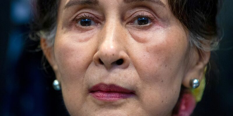Wurde im April aus dem Gefängnis in der Hauptstadt Naypyidaw an einen anderen Ort verlegt: Aung San Suu Kyi. - Foto: Peter Dejong/AP/dpa