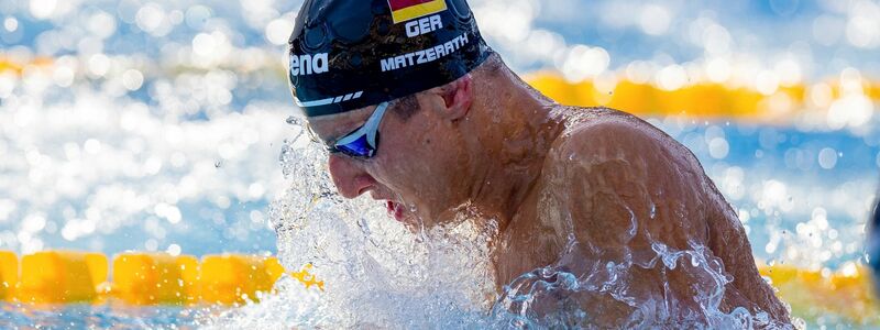 Brustschwimmer Lucas Matzerath freut sich über die Bronzemedaille. - Foto: Jokleindl/dpa