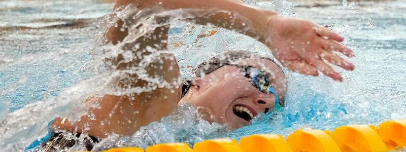 Schwimmt über 400 m Freistil zum Sieg: Marie Isabel in Aktion. - Foto: Gregorio Borgia/AP/dpa