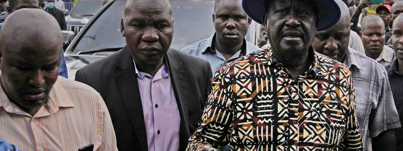 Raila Odinga (r) will den Sieg seines Konkurrenten nicht anerkennen. - Foto: Ben Curtis/AP/dpa