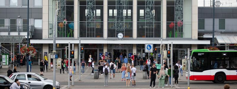 Im Dortmunder Hauptbahnhof läuft wieder alles nach Plan. - Foto: Thomas Banneyer/dpa