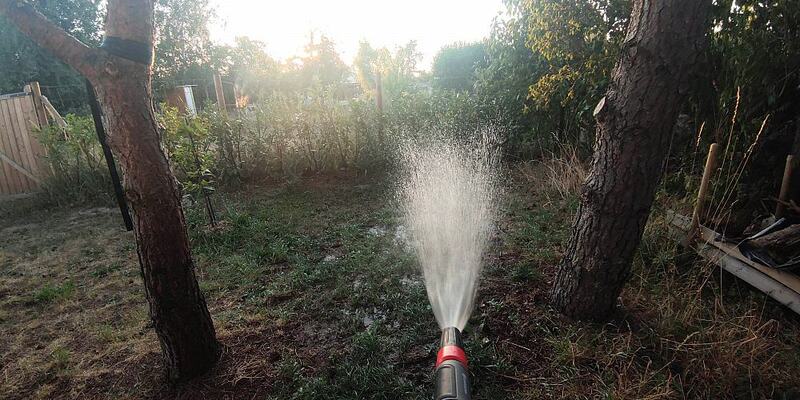 Rasen wird mit Wasser besprengt - Foto: ?ber dts Nachrichtenagentur