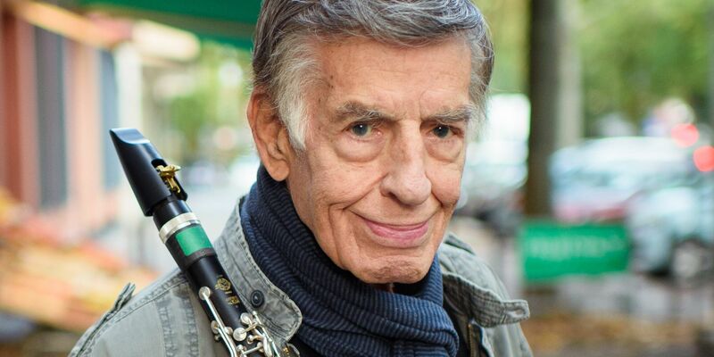 Der Jazzmusiker Rolf Kühn ist im Alter von 92 Jahren in Berlin gestorben. - Foto: Gregor Fischer/dpa