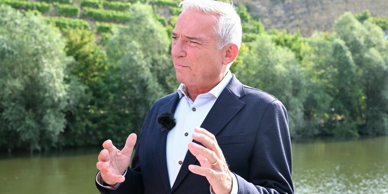 «Wer die verletzt, die uns schützen, muss hart bestraft werden», betont Baden-Württembergs Innenminister Thomas Strobl. - Foto: Bernd Weißbrod/dpa